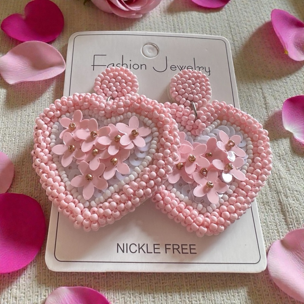 NWT‎ Heart Shape with pink and white beads lightweight earrings
